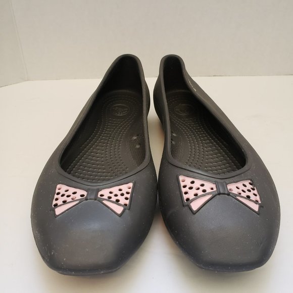 Girls Crocs Ballet Flats Grey with Pink Bow - Picture 6 of 8